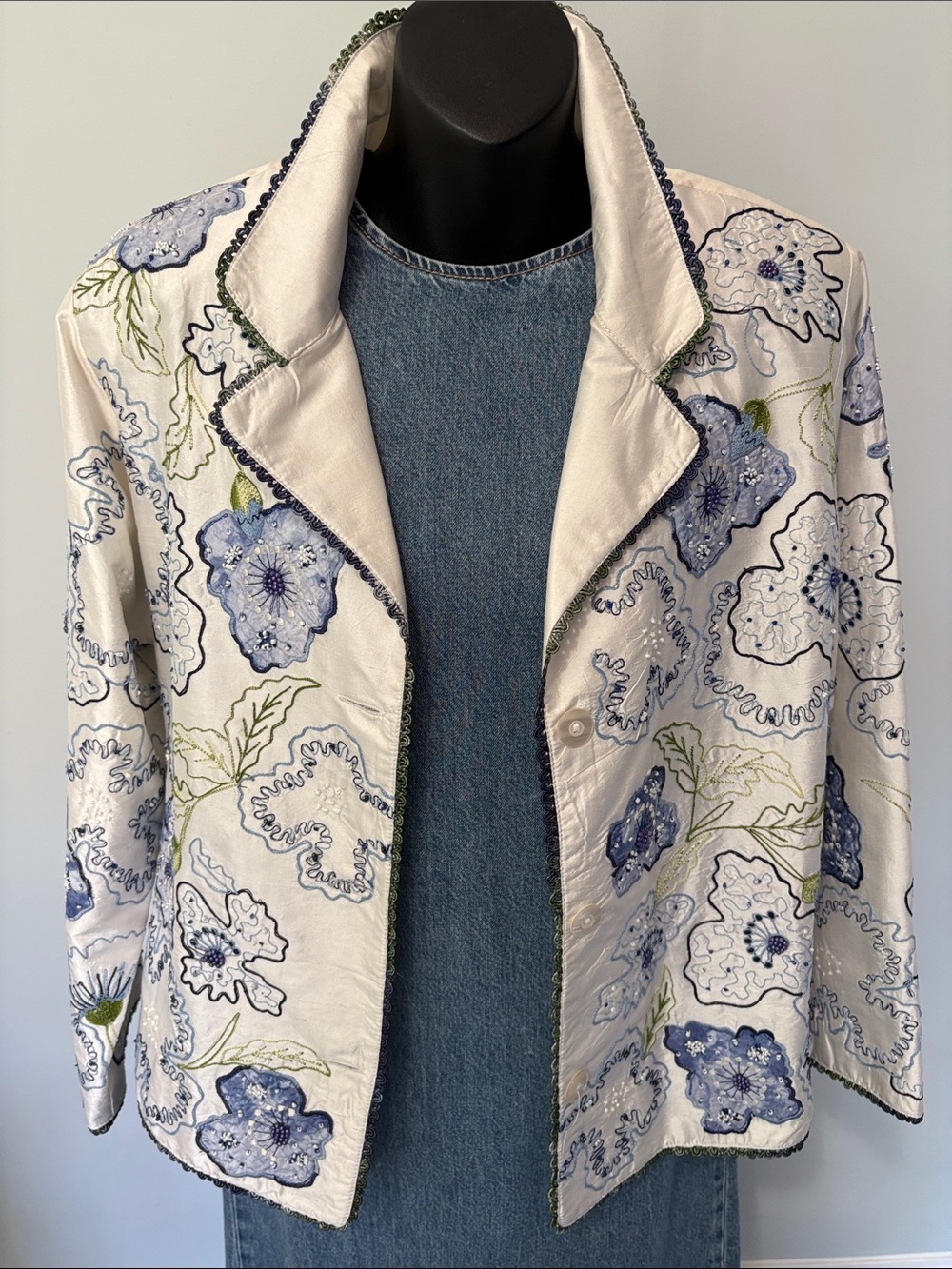 ANAGE~ Floral Embroidered 100% Silk Jacket